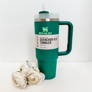 NWT Stanley 30oz Tumbler Quencher
H2.0 Flowstate in Green Alpine.